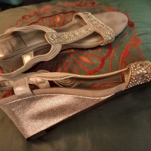 🤠New York Transit Simple Embellished  Slip On Heels Size 10M - Picture 3 of 8